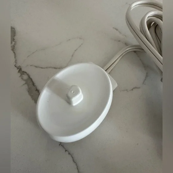 Braun Oral B Battery Operated Toothbrush - Picture 4 of 5